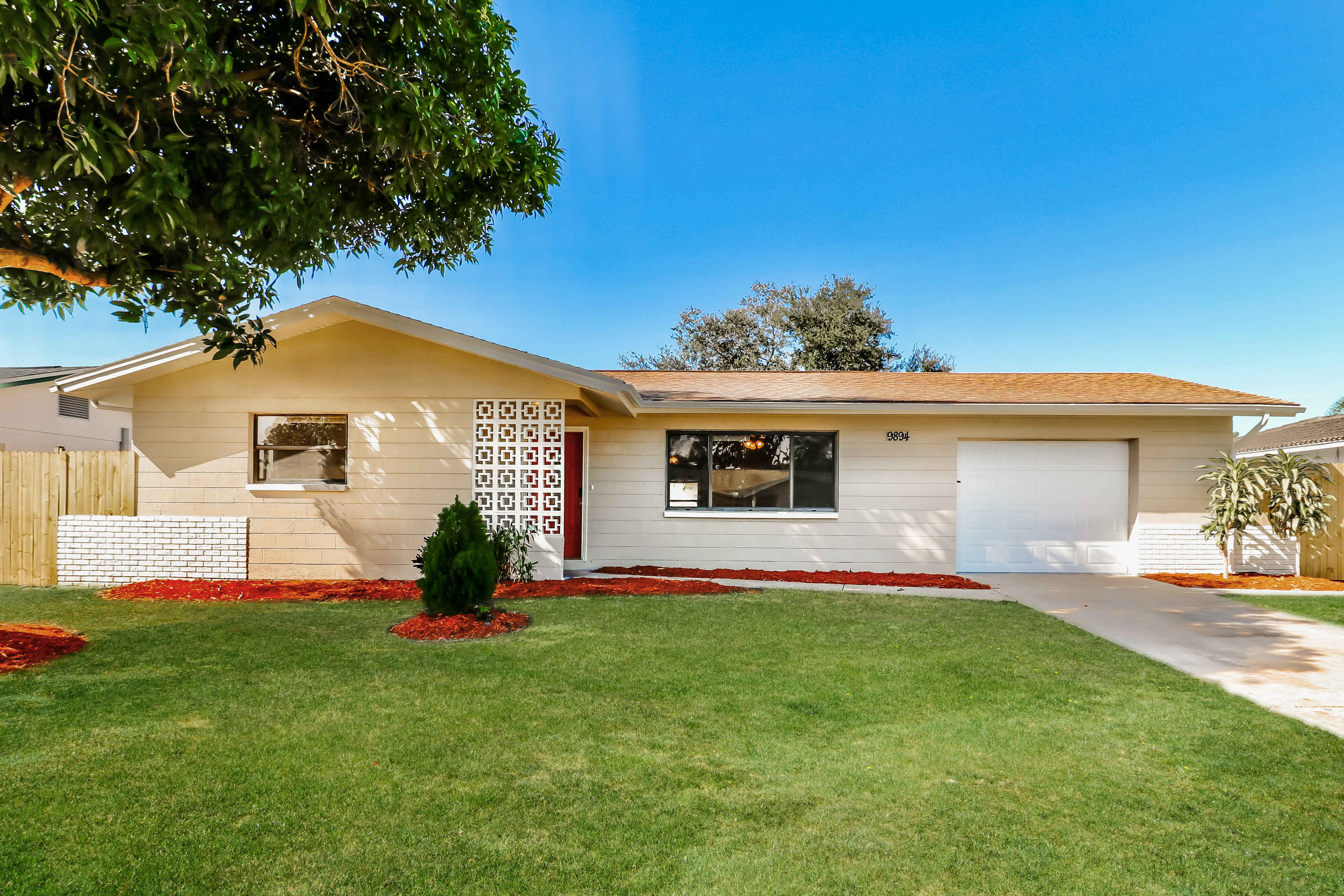9894 110TH LN SEMINOLE, FL 33772